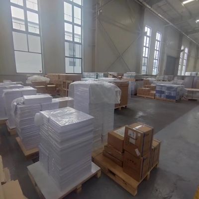 Distanza di spessore 0,12-0,76 mm PVC Core Sheet Offset Printing su plastica per tutta la serie di produzione di stampanti Offset