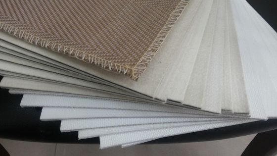 Isolamento laminato a tessuto laminato a carta di PVC con strati di feltro di lana e gomma di silicio nero