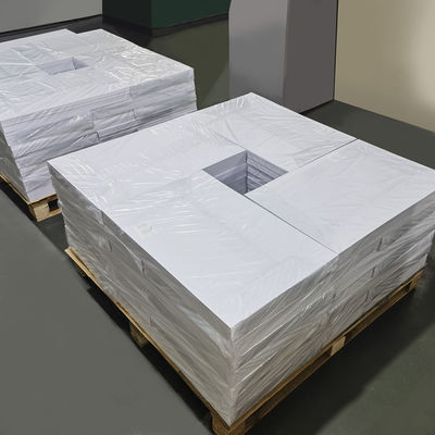 Quadratura ≤1 mm/m Carta di plastica in PVC HP Indigo Stampa digitale con buona resistenza agli urti