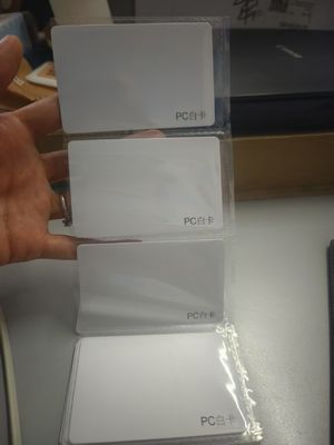 Foglio di policarbonato laminato a prova di umidità senza rivestimento di colla su entrambi i lati per la superficie