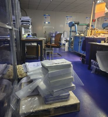 Foglio in PVC stampabile a getto d'inchiostro bianco con elevata resistenza allo sbucciamento per immagini ad alta risoluzione e dimensioni personalizzate