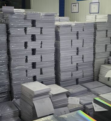 Foglio in PVC stampabile a getto d'inchiostro bianco con elevata resistenza allo sbucciamento per immagini ad alta risoluzione e dimensioni personalizzate
