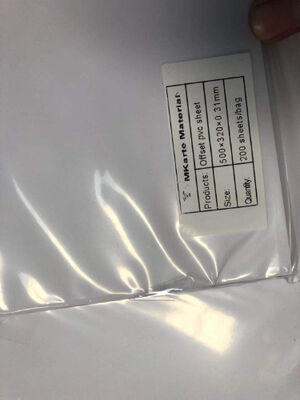 Fogli di PVC stampabili a getto d'inchiostro bianco di dimensioni personalizzate da 0,3 mm con una forte resistenza allo scorticamento per la produzione di schede intelligenti