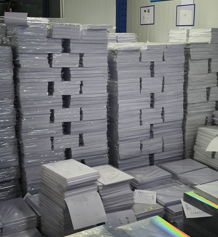 Foglio in PVC stampabile a getto d'inchiostro bianco con elevata resistenza allo sbucciamento per immagini ad alta risoluzione e dimensioni personalizzate